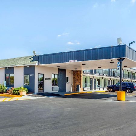 Econo Lodge Shorewood Dış mekan fotoğraf