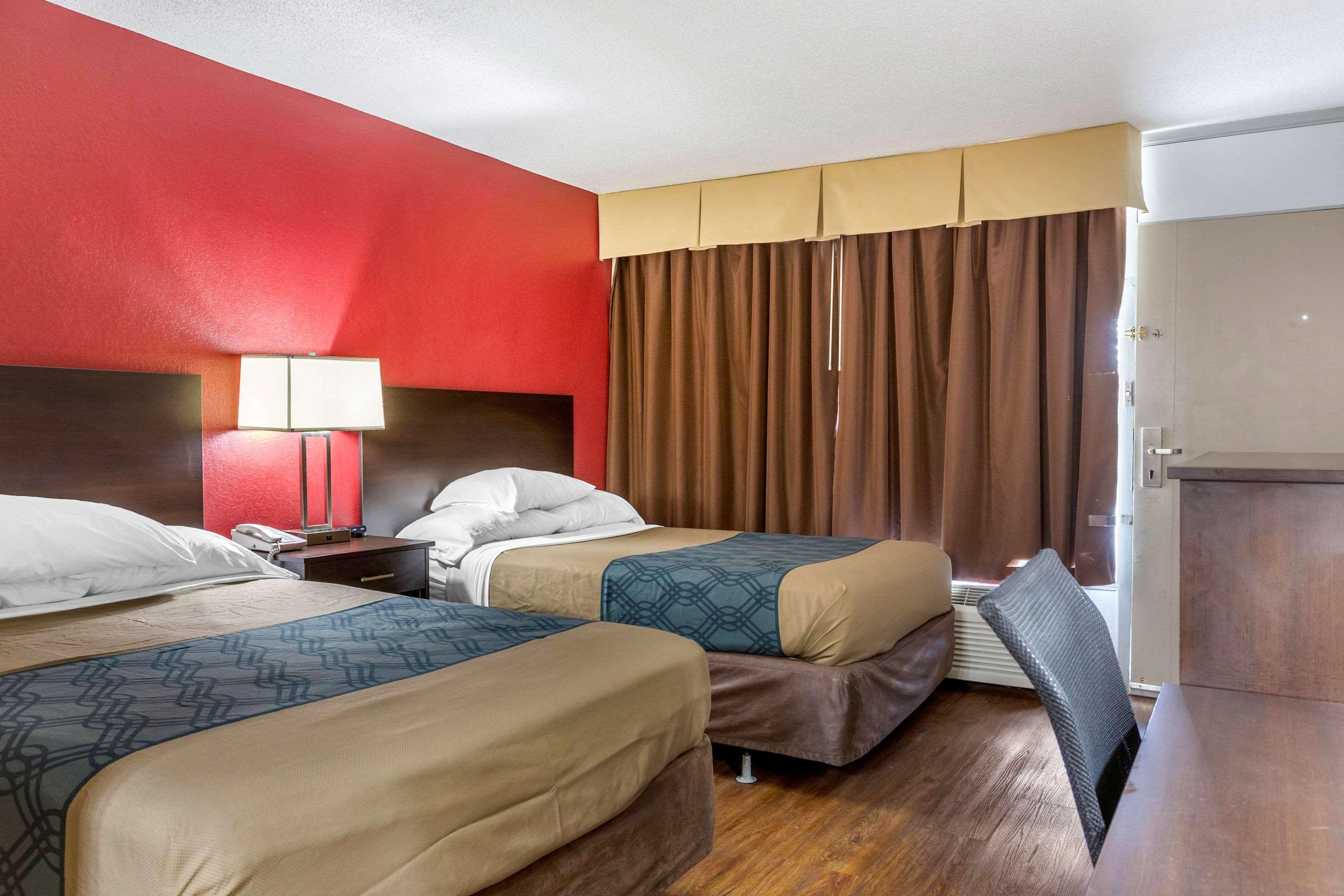 Econo Lodge Shorewood Dış mekan fotoğraf