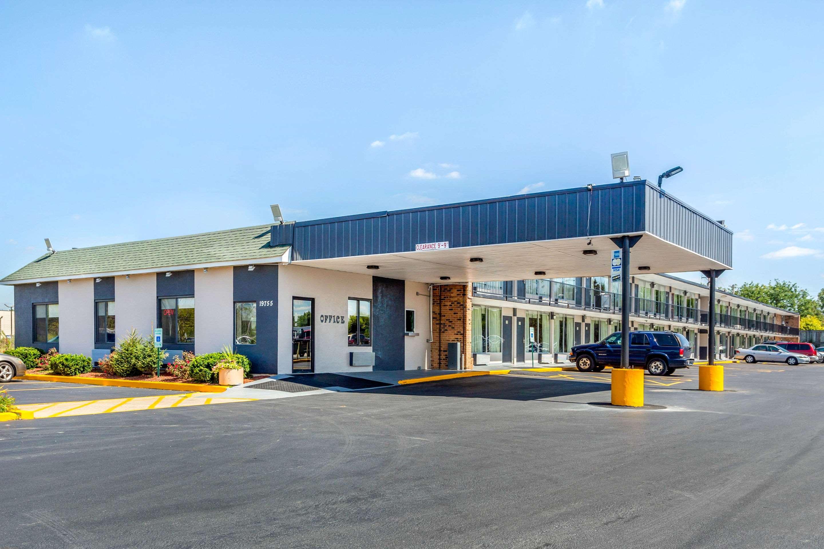 Econo Lodge Shorewood Dış mekan fotoğraf