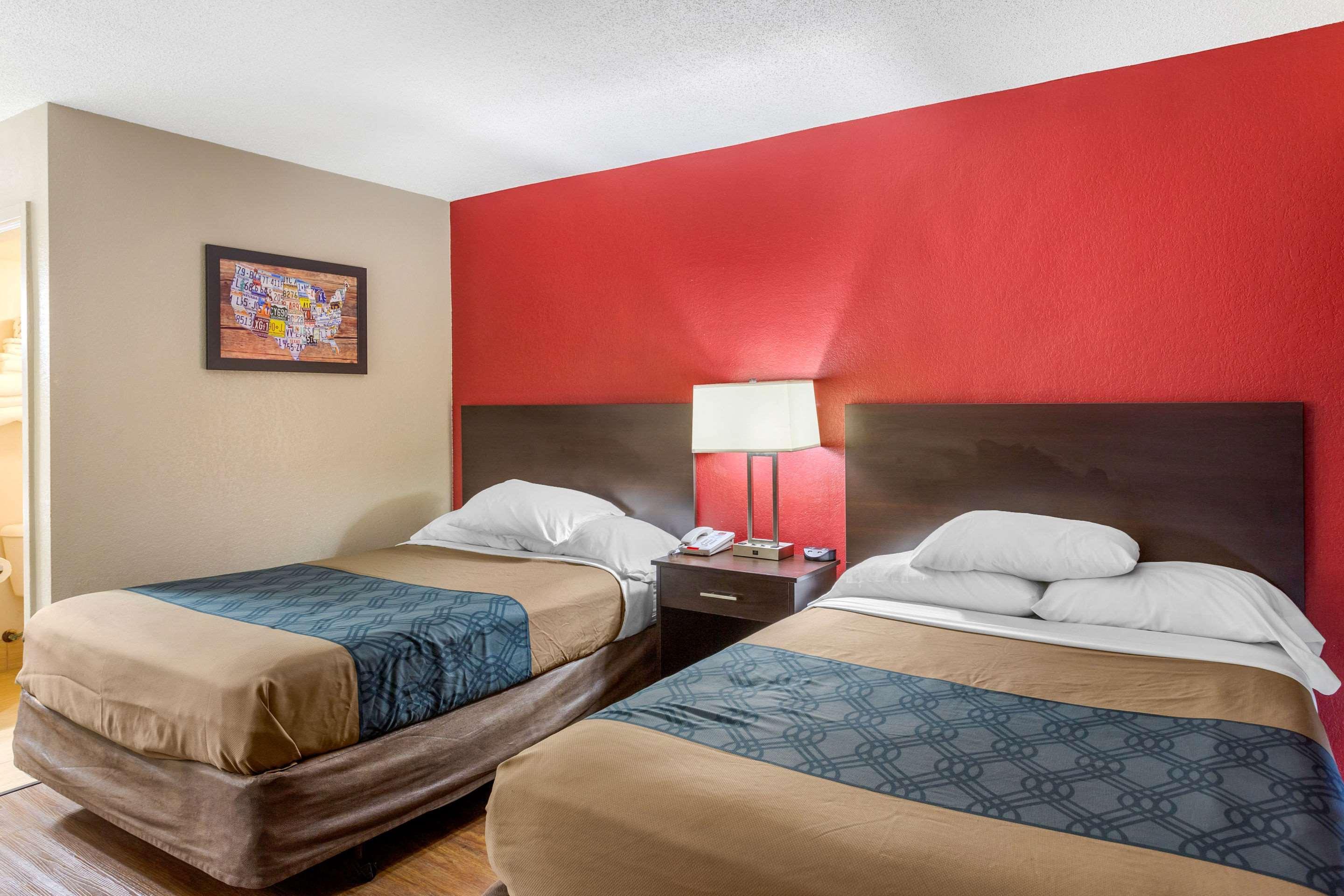 Econo Lodge Shorewood Dış mekan fotoğraf