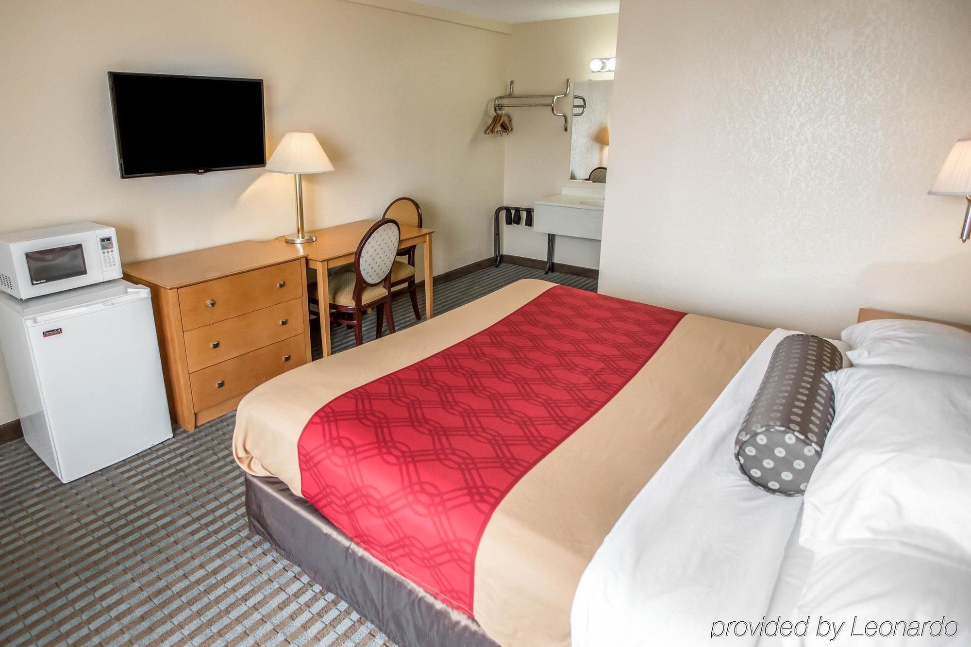 Econo Lodge Shorewood Dış mekan fotoğraf