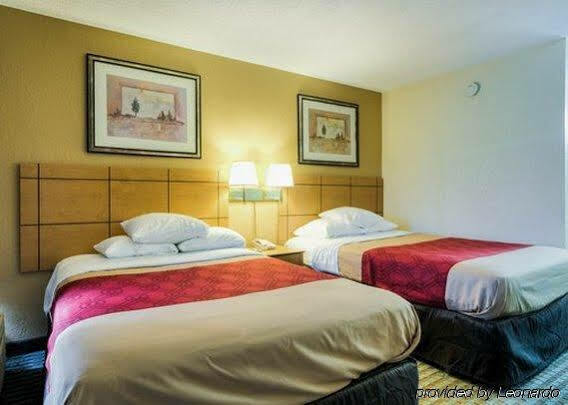 Econo Lodge Shorewood Dış mekan fotoğraf